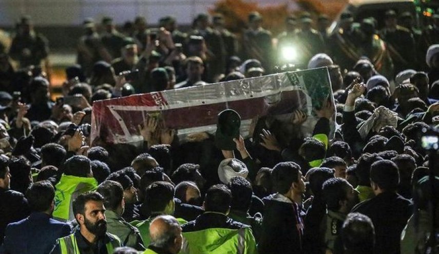 الشهيد سليماني يوارى في الثرى بعد دك قواعد امريكية