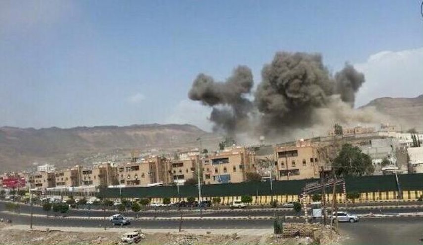 العدوان السعودي الأمريكي یهاجم الحديدة بعدة صواريخ كاتيوشا