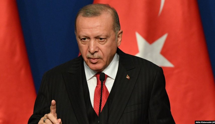أمير سعودي يستهزئ بأردوغان بتغريدة داعمة لحفتر