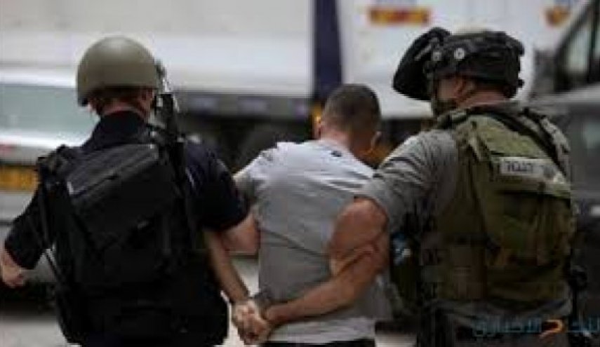 الإحتلال يعتقل عددا من الفلسطيين في الضفة الغربية