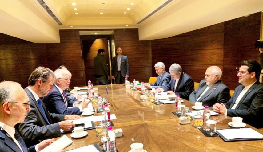 ظريف ينصح الاوروبيين بعدم الامتثال لترامب