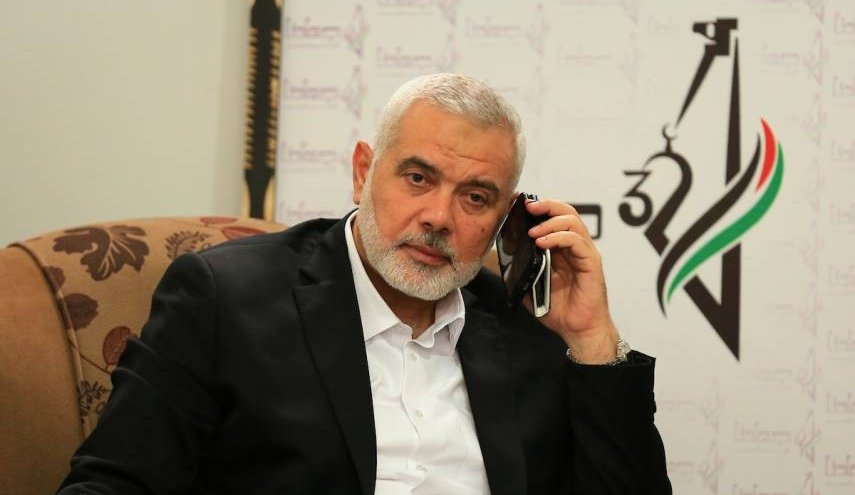 هنية يهاتف الأسير الفلسطيني المحرر علاء أبو جزر 
