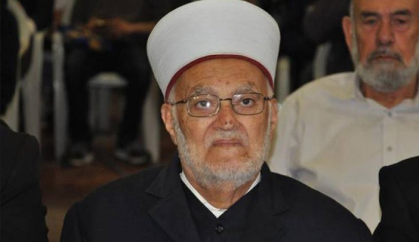 قوات الاحتلال تقتحم منزل الشيخ عكرمة صبري