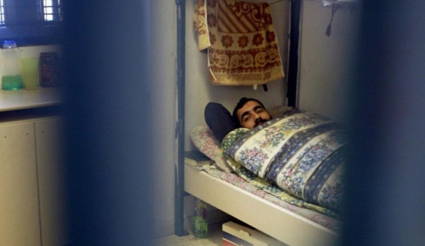 هكذا يواجه الأسرى الفلسطينيون القتل البطيء..
