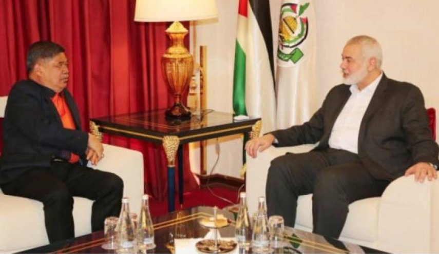 وزير الدفاع الماليزي يلتقي هنية في قطر

