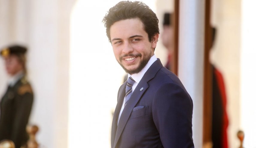شاهد.. ولي العهد الاردني في الامارات بالزي العسكري!