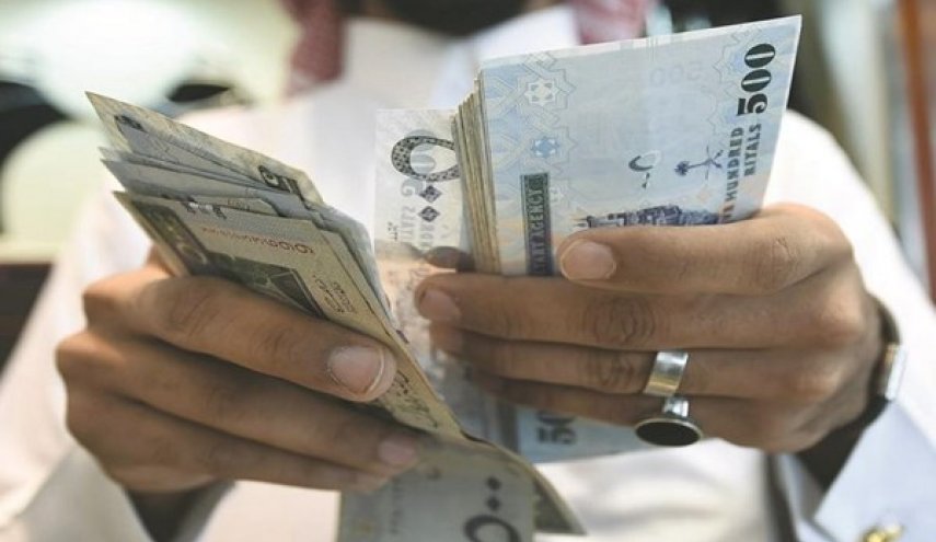 لسد العجز .. السعودية تستقرض مليارات الدولارات