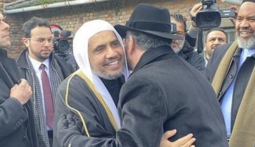متحدث جيش الإحتلال يشيد برجل دين سعودي: هذا هو الإسلام الحقيقي!