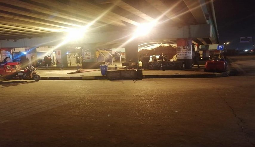 يرفعون خيامهم من ساحة التحرير بعد تغريدة الصدر