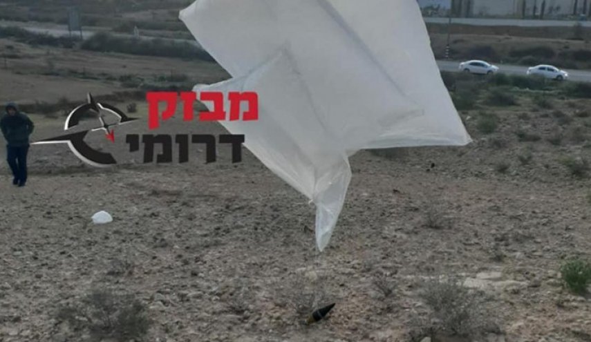 سقوط بالونات حارقة في ديمونا على بعد 60 كم من غزة


