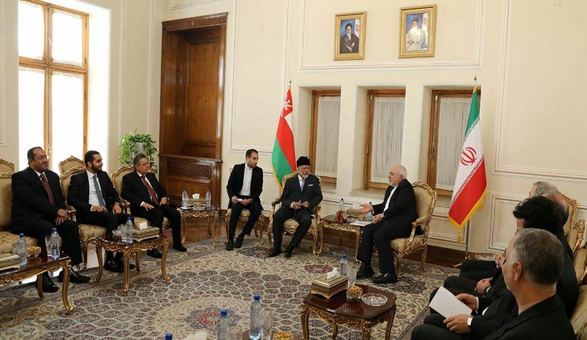 ظريف وبن علوي يؤكدان التعاون لضمان أمن الملاحة والطاقة