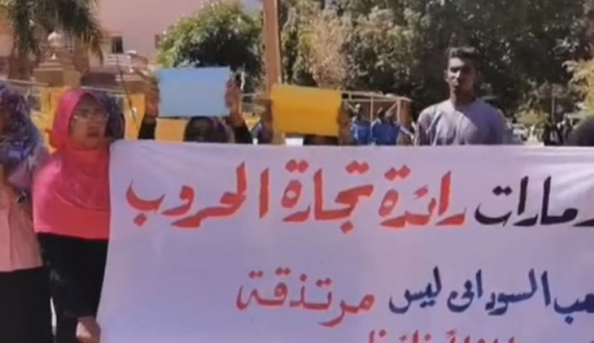 السودان يتحرى نقل سودانيين من الإمارات للعمل في ميناء نفطي ليبي