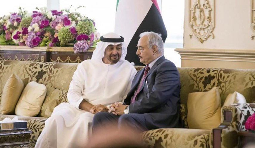 الإمارات زودت حفتر بثلاثة آلاف طن من المعدات العسكرية
