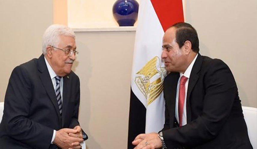 السيسي يبحث مع عباس 