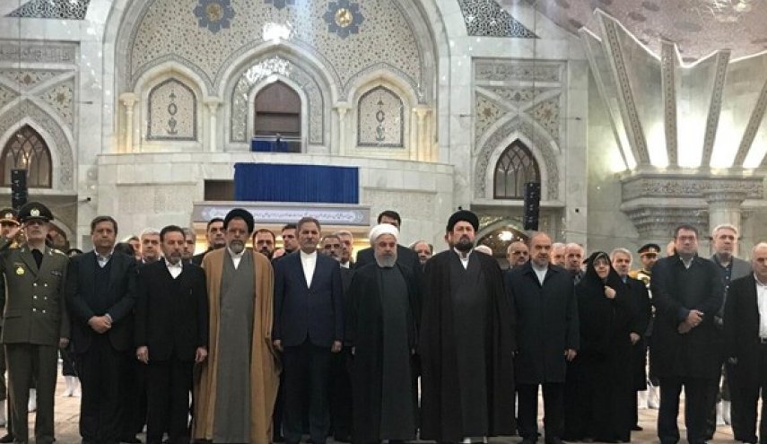 الرئيس روحاني يزور مرقد الامام الخميني (رض)
