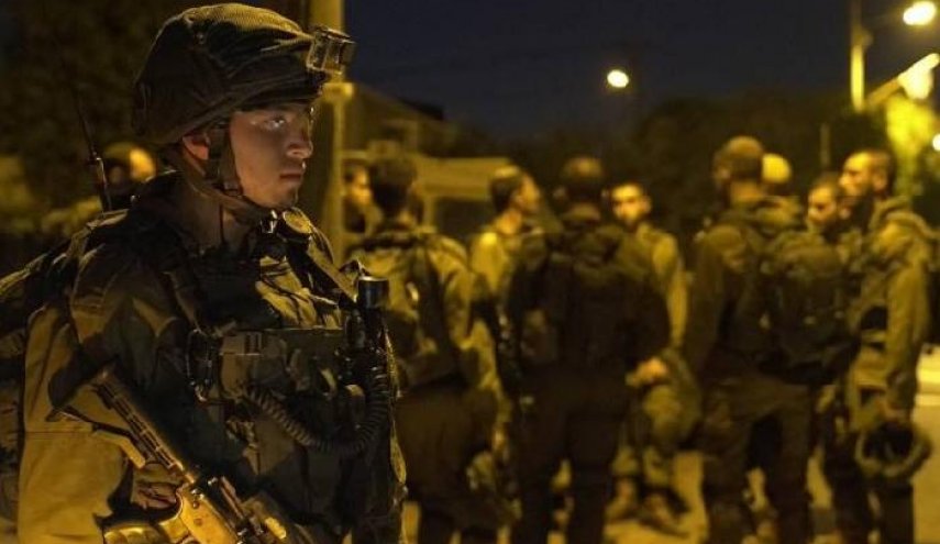 الإحتلال يعتقل 13 فلسطينياً في الضفة الغربية