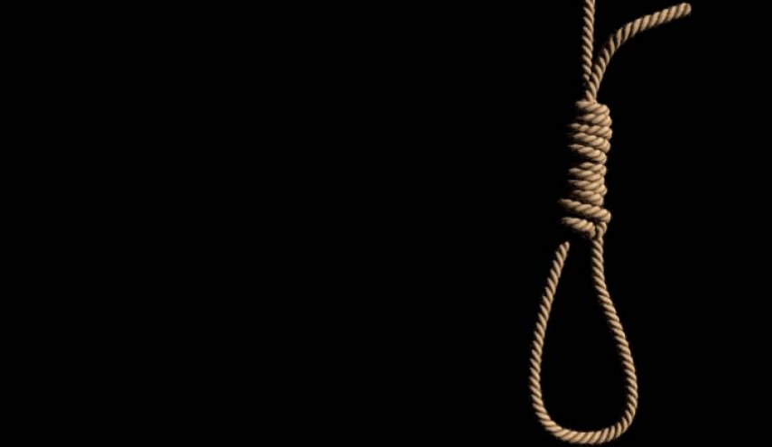 العثور على عائلة بأكملها 'مشنوقة' في قرية مصرية