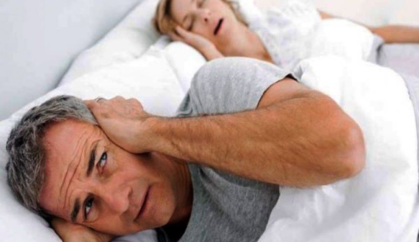 من يشخر أكثر.. الرجل أم المرأة؟