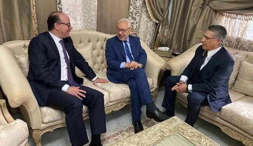 رئيس الحكومة التونسية يجتمع بالغنوشي والقروي 
