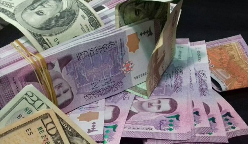 يتعاملون بغير الليرة السورية والأمن الجنائي لايلاحقهم!