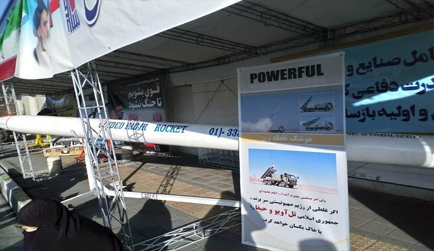 عرض اسلحة ايرانية الصنع في مسيرات ذكرى انتصار الثورة