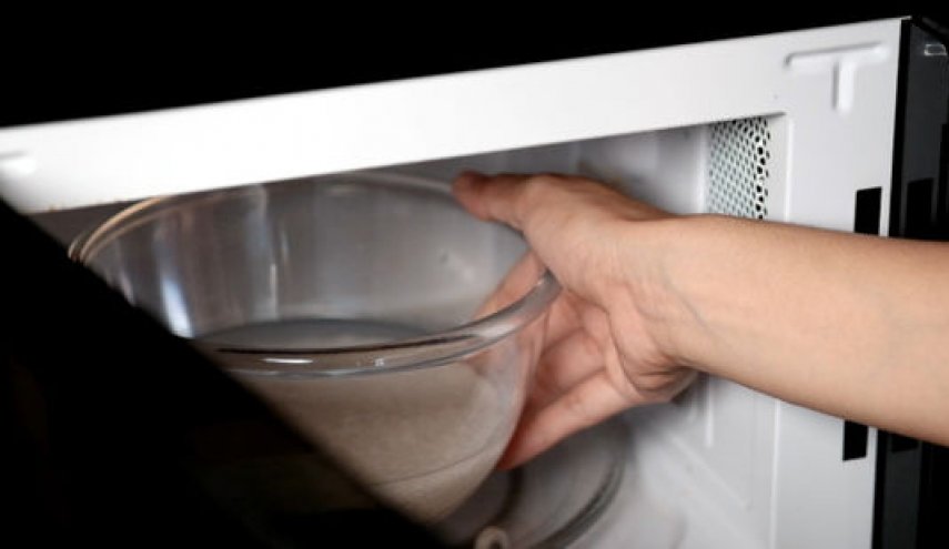 أطعمة تسبب التسمم بعد تسخينها في الميكروويف