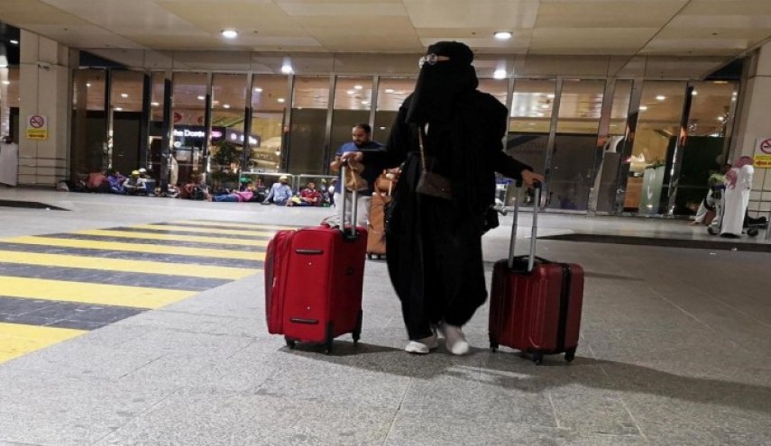 السعودية تبدأ تطبيق إلغاء تصريح السفر للنساء