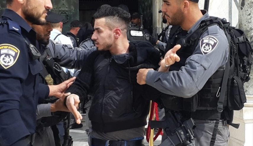  الاحتلال يعتقل فلسطينيين بالضفة بينهم قيادي بـ