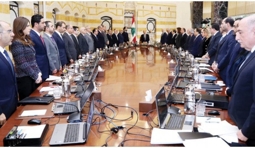 الحكومة اللبنانية بين اطلاق النار السياسي عليها وشروط مساعدتها