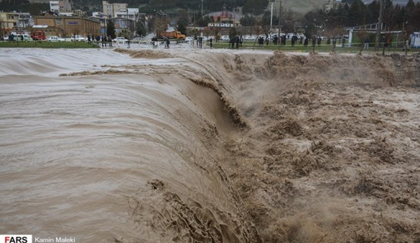 السيول الجارفة تلحق اضرارا كبيرة بمحافظة لرستان غرب ايران