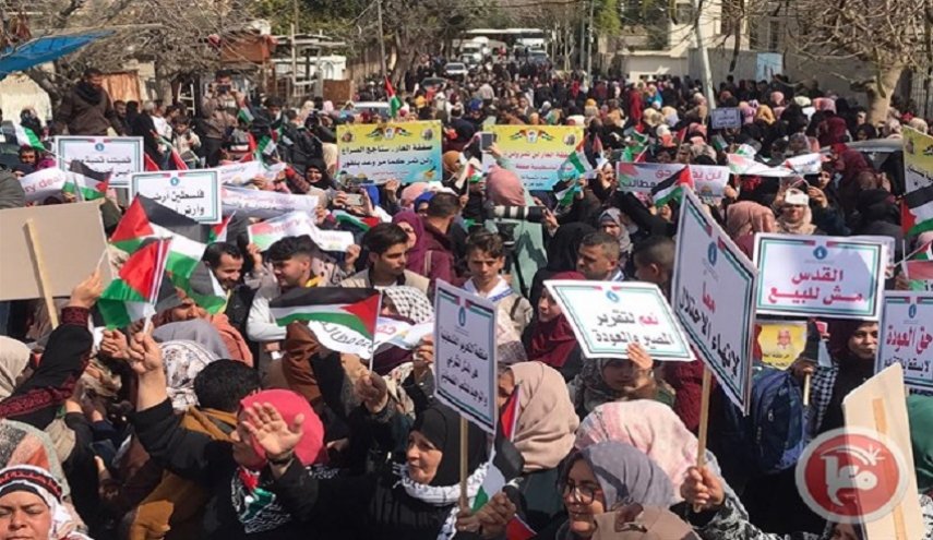 قطاع غزة: تظاهرة نسائية حاشدة ضد صفقة ترامب
