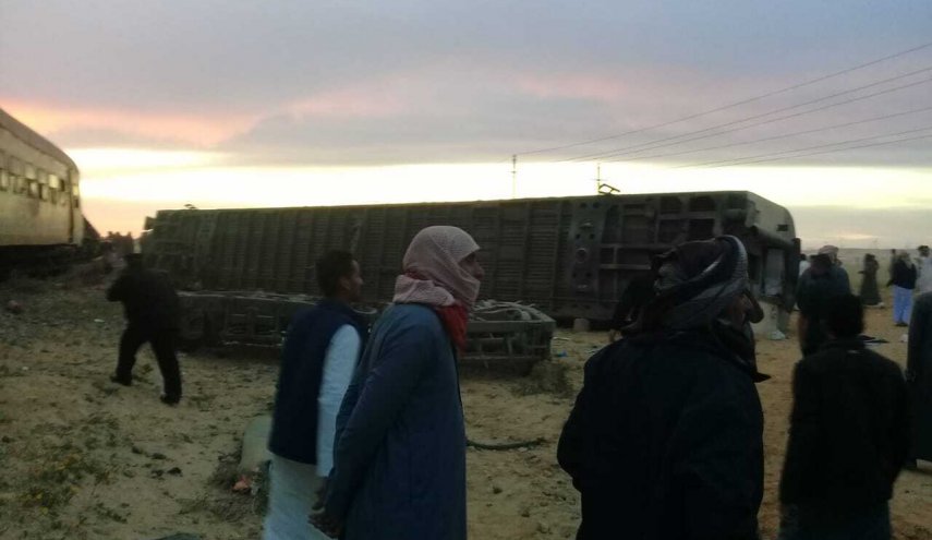 انقلاب قطار في مصر وإصابة 24 شخصا