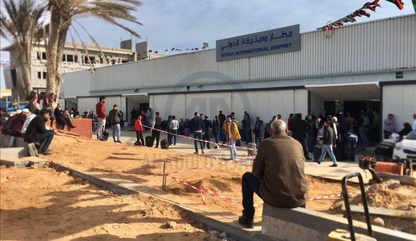  تعليق الملاحة بمطار معيتيقة