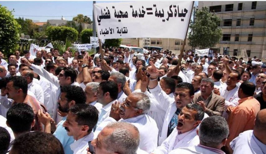 نقابة الأطباء في غزة تطالب عباس بالإعتذار