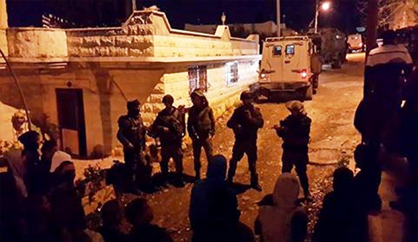الاحتلال يعتقل 9 مواطنين من الضفة وقياديين في الجهاد