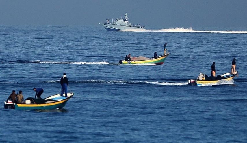 بحرية الاحتلال تعتدي على الصيادين في بحر غزة
