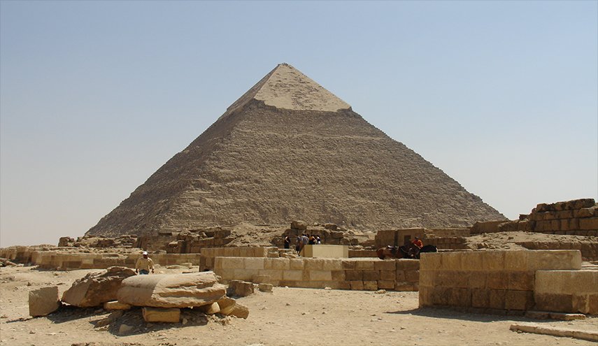 انتحار شاب مصري في منطقة  أهرامات الجيزة