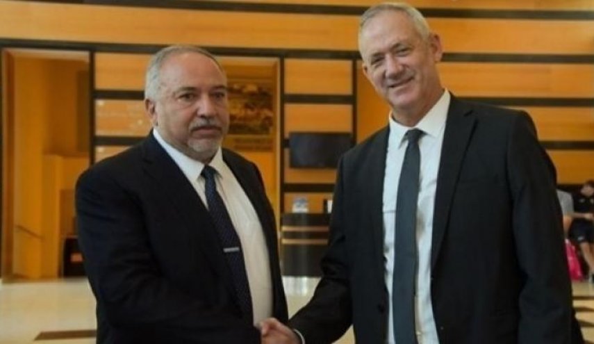 لقاء حاسم بين غانتس وليبرمان يحدد مجرى حكومة الاحتلال
