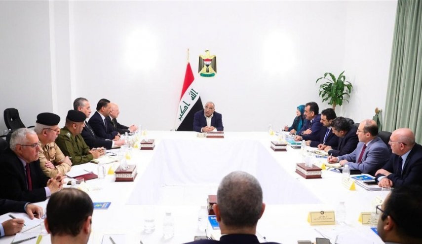 عبد المهدي يوجه بالالتزام بمقررات خلية الأزمة 
