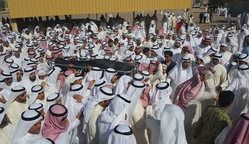 مصاب بـ«كورونا» يحضر عزاء في الكويت ويصافح العشرات