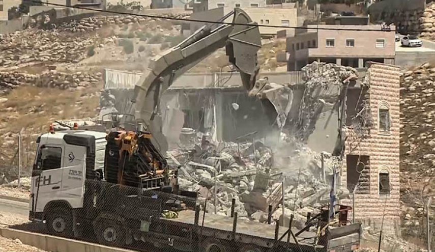 الاحتلال ’الاسرائيلي’ يجبر عائلة مقدسية على هدم بنايتها