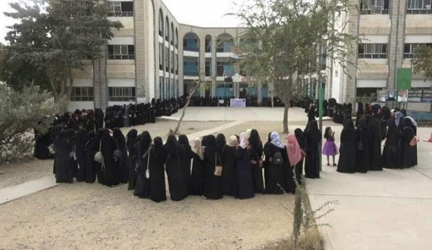 اليمن:وقفة نسائية بذكرى استشهاد حسين بدر الدين الحوثي