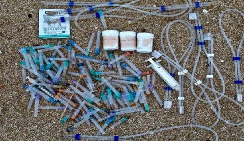 نفايات طبية صهيونية عند شاطئ جنوب لبنان