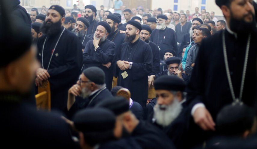 إصابة 4 رجال دين أقباط بفيروس كورونا في امريكا
