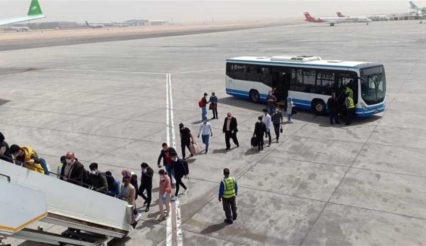 النقل العراقية تعلن اجلاء 282 مواطناً من القاهرة
