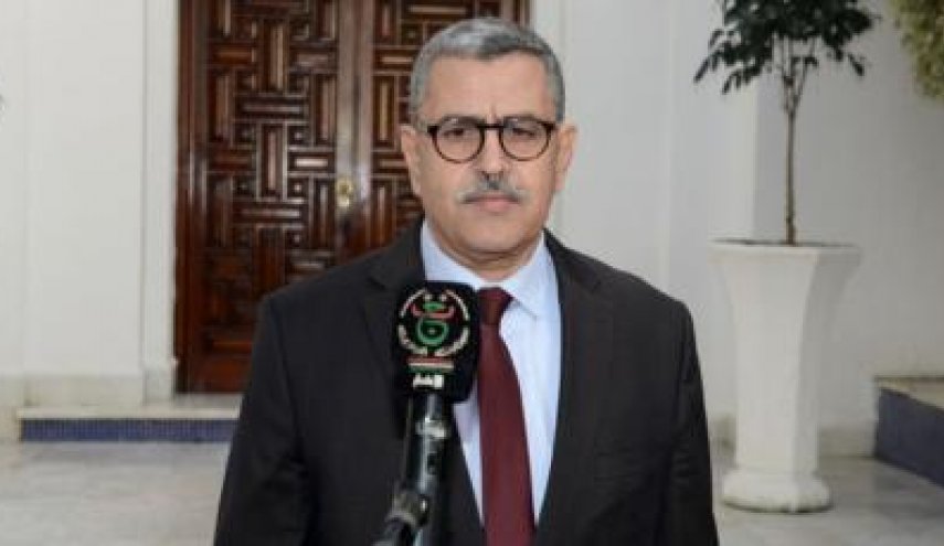 رئيس الوزراء الجزائري يتعهد بمساعدة كل المواطنين في أزمة الكورونا
