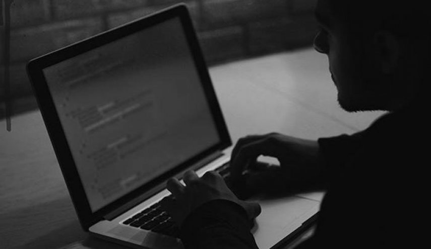 ناشطون يحذرون من تطبيق للهواتف أعلنت عنه حكومة البحرين
