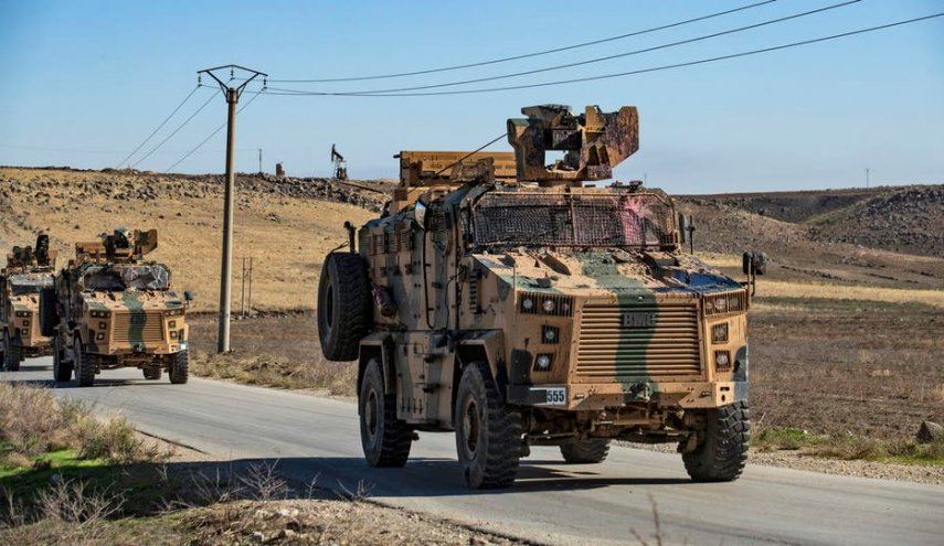مواد غريبة يحملها رتل تركي باتجاه الطريق الدولي M4 