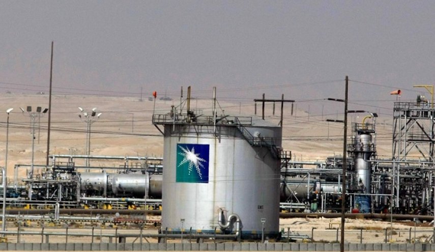 وول ستريت: السعودية تزيد إنتاجها النفطي ولا مشترين