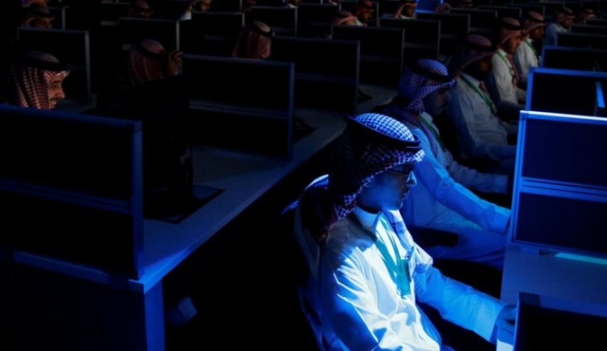 فورين بوليسي تكشف عن تجسس السعودية على الأميركيين 
